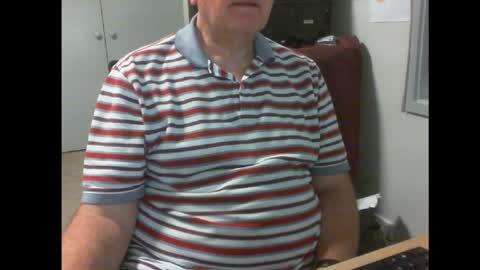 Snapshot of thickmelnik chatting on January 5, 12:21 pm James online show from January 5, 12:21 pm