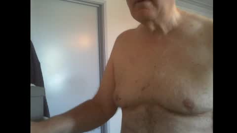 Snapshot of thickmelnik chatting on March 8, 12:42 am James online show from March 8, 12:42 am