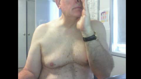 Snapshot of thickmelnik chatting on January 6, 3:20 am James online show from January 6, 3:20 am