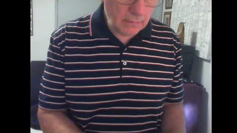 Snapshot of thickmelnik chatting on February 4, 12:40 am James online show from February 4, 12:40 am