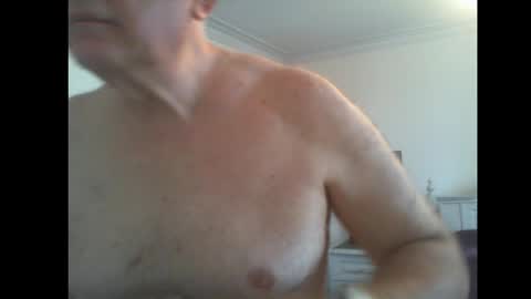 Snapshot of thickmelnik chatting on March 11, 4:43 am James online show from March 11, 4:43 am
