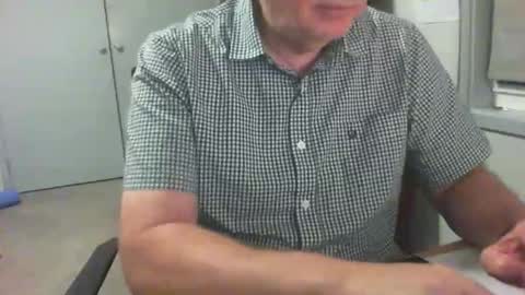 Snapshot of thickmelnik chatting on December 26, 1:32 pm James online show from December 26, 1:32 pm