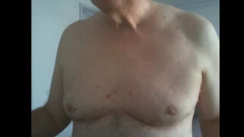 Snapshot of thickmelnik chatting on January 3, 11:23 pm James online show from January 3, 11:23 pm