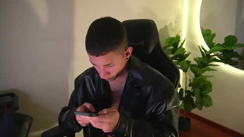 thin_tommy11 online show from January 7, 11:32 pm