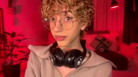 Damiano online show from April 24, 8:33 pm