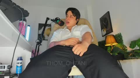 thom_ohtani online show from April 28, 2:27 am
