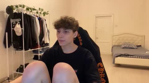 Thomas Hill online show from November 15, 8:00 pm