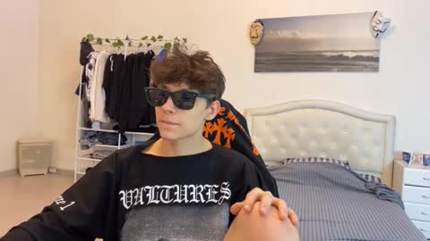 Thomas Hill online show from October 24, 9:27 pm