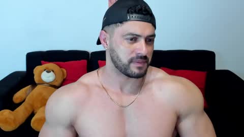 Snapshot of thomas_brandon chatting on February 25, 6:47 am Thomas Brandon online show from February 25, 6:47 am