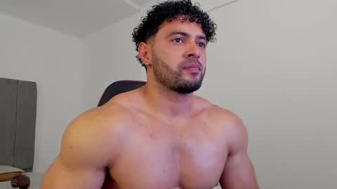 Snapshot of thomas_brandon chatting on September 13, 3:18 am Thomas Brandon online show from September 13, 3:18 am