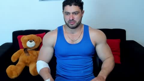 Snapshot of thomas_brandon chatting on January 25, 1:32 am Thomas Brandon online show from January 25, 1:32 am