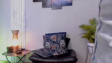 Snapshot of thomas_eliotts chatting on December 21, 6:55 pm Thomas Eliott independent model online show from December 21, 6:55 pm