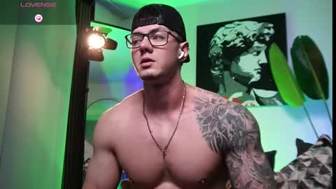 Thomas Falcon online show from February 11, 1:43 am