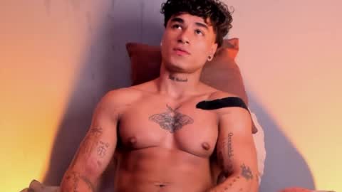 Snapshot of thomas_fit1 chatting on December 26, 1:51 am Thomas 3 JUST STAY AND BE MY LAST LOVE online show from December 26, 1:51 am
