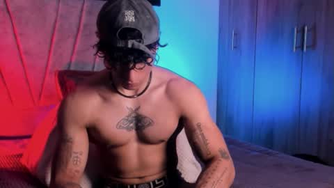Snapshot of thomas_fit1 chatting on October 15, 4:53 am Thomas 3 JUST STAY AND BE MY LAST LOVE online show from October 15, 4:53 am