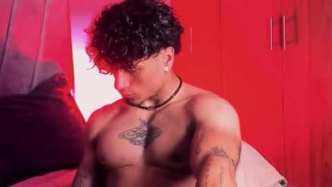Snapshot of thomas_fit1 chatting on October 2, 4:27 am Thomas 3 JUST STAY AND BE MY LAST LOVE online show from October 2, 4:27 am