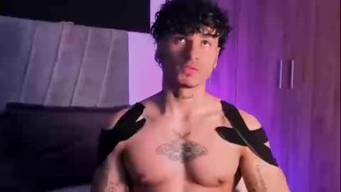Snapshot of thomas_fit1 chatting on September 10, 5:50 am Thomas 3 JUST STAY AND BE MY LAST LOVE online show from September 10, 5:50 am