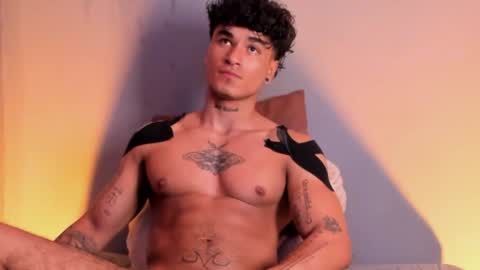 Snapshot of thomas_fit1 chatting on January 5, 2:38 am Thomas 3 JUST STAY AND BE MY LAST LOVE online show from January 5, 2:38 am