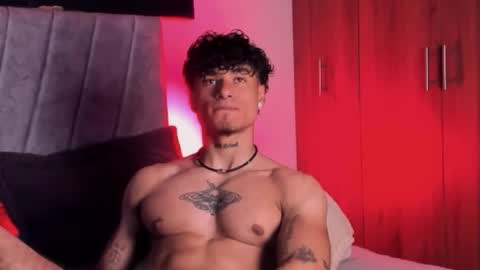 Snapshot of thomas_fit1 chatting on October 3, 5:23 am Thomas 3 JUST STAY AND BE MY LAST LOVE online show from October 3, 5:23 am