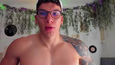 Snapshot of thomas_fuckboy chatting on March 12, 10:26 am Thomas Grey online show from March 12, 10:26 am