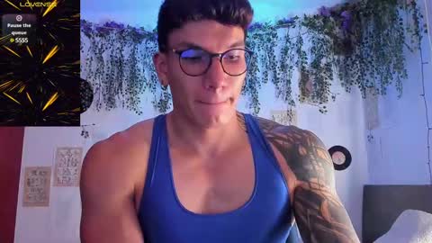 Snapshot of thomas_fuckboy chatting on February 25, 11:11 pm Thomas Grey online show from February 25, 11:11 pm
