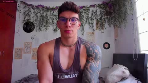 Snapshot of thomas_fuckboy chatting on January 31, 9:48 pm Thomas Grey online show from January 31, 9:48 pm