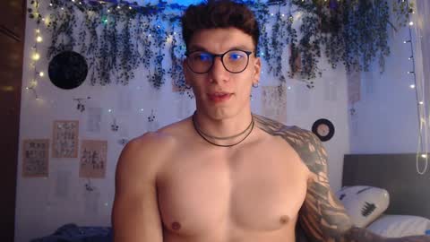 Snapshot of thomas_fuckboy chatting on January 22, 3:31 am Thomas Grey online show from January 22, 3:31 am