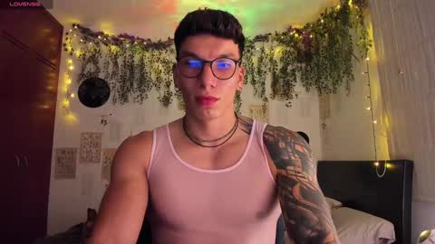 Snapshot of thomas_fuckboy chatting on January 24, 4:48 am Thomas Grey online show from January 24, 4:48 am