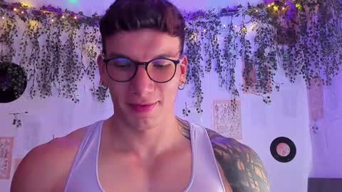 Snapshot of thomas_fuckboy chatting on February 15, 3:09 am Thomas Grey online show from February 15, 3:09 am