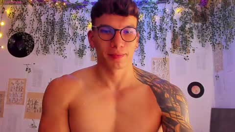 Snapshot of thomas_fuckboy chatting on February 8, 6:22 am Thomas Grey online show from February 8, 6:22 am
