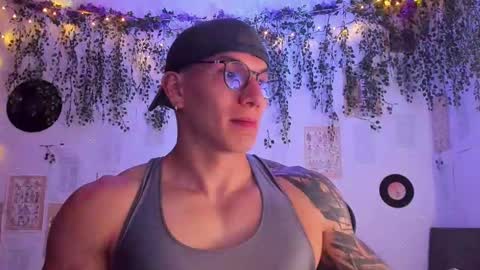 Snapshot of thomas_fuckboy chatting on February 19, 9:17 am Thomas Grey online show from February 19, 9:17 am