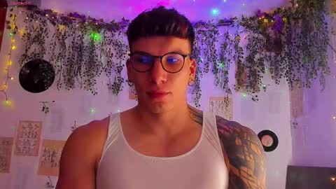 Snapshot of thomas_fuckboy chatting on February 11, 10:18 pm Thomas Grey online show from February 11, 10:18 pm