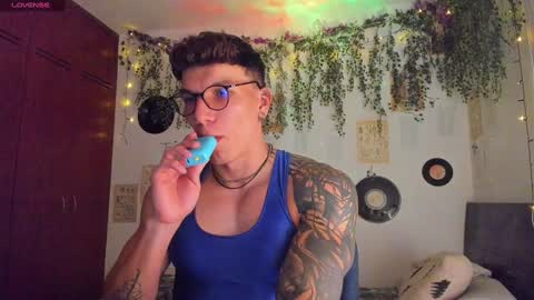 Snapshot of thomas_fuckboy chatting on January 25, 6:55 am Thomas Grey online show from January 25, 6:55 am