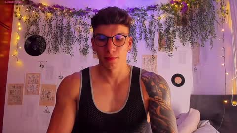 Snapshot of thomas_fuckboy chatting on February 9, 3:32 am Thomas Grey online show from February 9, 3:32 am