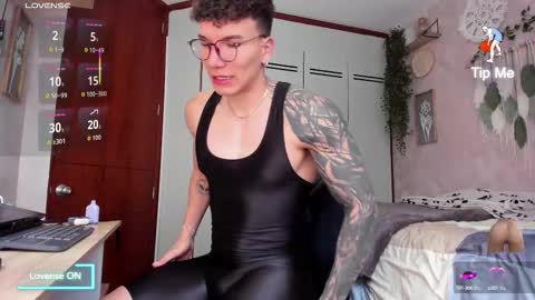 Snapshot of thomas_fuckboy chatting on September 11, 12:04 pm Thomas Grey online show from September 11, 12:04 pm