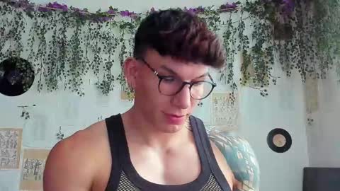 Snapshot of thomas_fuckboy chatting on February 13, 10:33 pm Thomas Grey online show from February 13, 10:33 pm