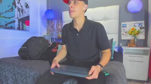 Snapshot of thomas_may4rs chatting on February 27, 3:36 am ---Thomas--- online show from February 27, 3:36 am