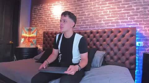 Snapshot of thomas_may4rs chatting on February 20, 4:18 am ---Thomas--- online show from February 20, 4:18 am