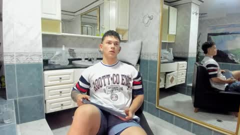 Snapshot of thomas_moon_ chatting on September 24, 12:14 pm Thomas online show from September 24, 12:14 pm