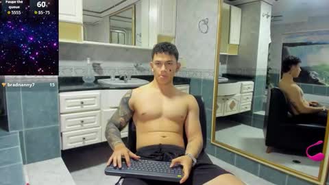 Snapshot of thomas_moon_ chatting on October 3, 11:37 am Thomas online show from October 3, 11:37 am