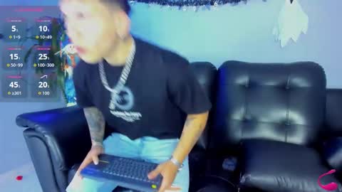 Snapshot of thomas_moon_ chatting on October 12, 7:19 pm Thomas online show from October 12, 7:19 pm