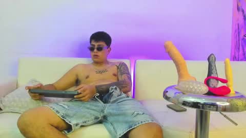 Thomas and Faon  online show from April 14, 6:35 am