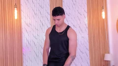 Snapshot of thomas_walker0 chatting on October 15, 12:24 pm Thomas online show from October 15, 12:24 pm