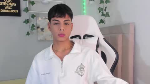 Snapshot of thomas_wild chatting on September 12, 7:52 am Thomas online show from September 12, 7:52 am