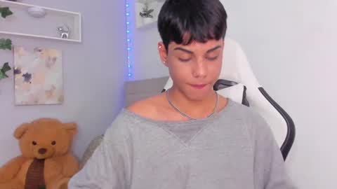 Thomas online show from November 11, 8:47 pm