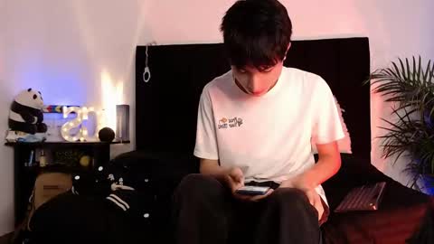 thomasbennett  online show from November 11, 9:36 am