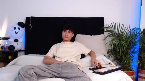 thomasbennett  online show from November 4, 2:29 pm