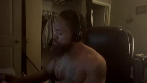 Snapshot of thomasgwhitecft chatting on December 17, 11:27 pm FatherTime online show from December 17, 11:27 pm