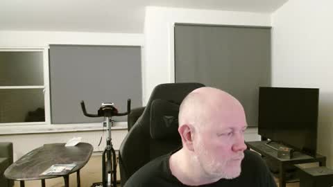 Snapshot of thomash32 chatting on September 30, 4:40 am thomash32 online show from September 30, 4:40 am