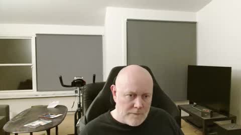 thomash32 online show from October 16, 8:50 pm